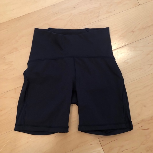NWOT Lululemon bicycle shorts (sold out online) - Picture 6 of 8